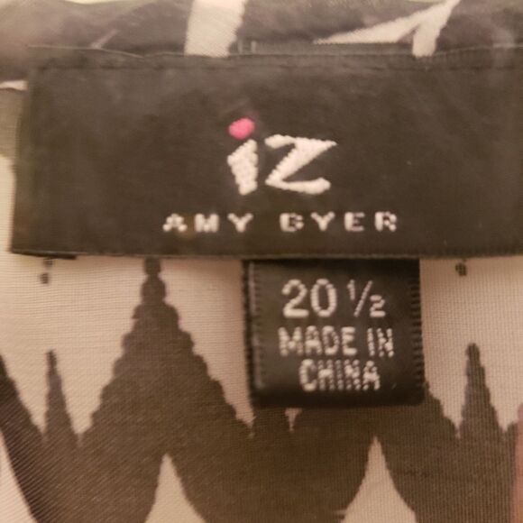 IZ Amy Byer Junior XXL Black & White Patterned Blouse | Dressy Button Top - Picture 6 of 6